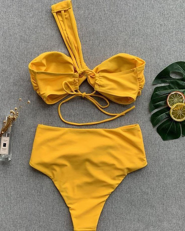 بیکینی دو تیکه زنانه نمای پشت